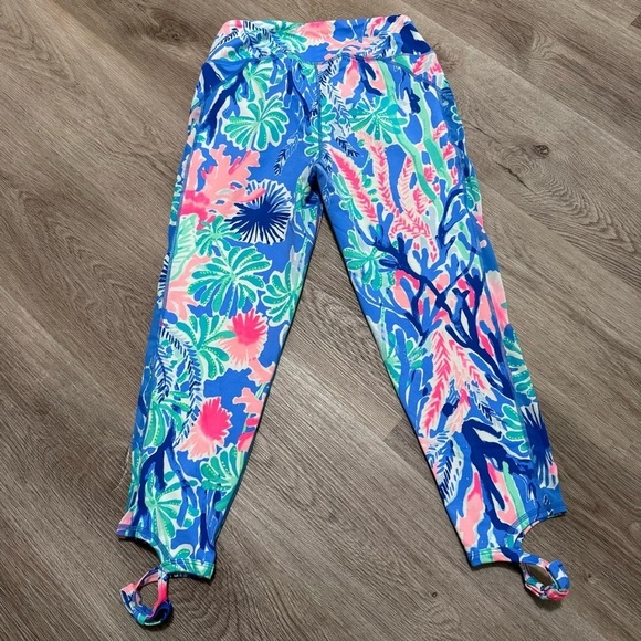 Lilly Pulitzer Gemma Luxletic Leggings Jet Stream Bow Medium UPF 50+ Blue Pink - Picture 3 of 6